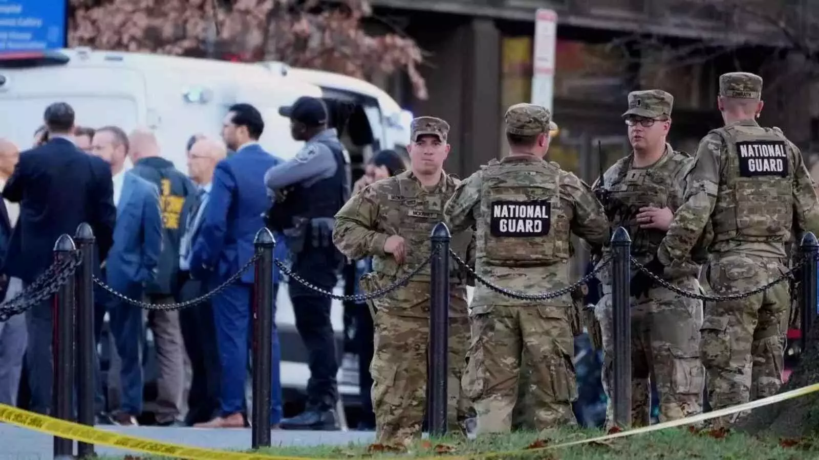 नेशनल गार्ड गोलीबारी मामले के बाद ट्रंप ने अफ़गान इमिग्रेशन पर रोक लगाई नेशनल गार्ड गोलीबारी मामले के बाद ट्रंप ने अफ़गान इमिग्रेशन पर रोक लगाई