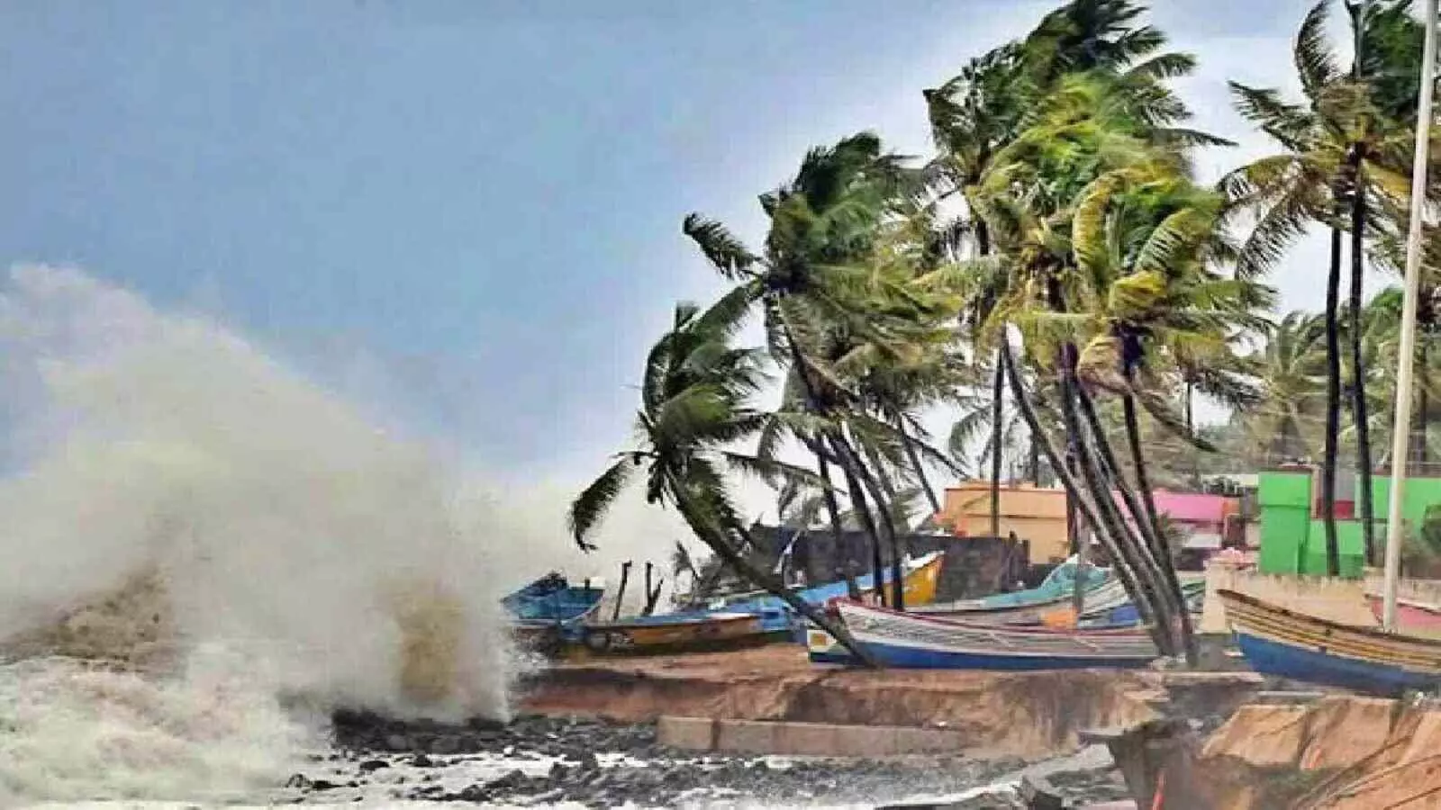 चक्रवात दित्वाह का कहर: दक्षिण भारत में भारी बारिश, श्रीलंका में इमरजेंसी लागू चक्रवात दित्वाह का कहर: दक्षिण भारत में भारी बारिश, श्रीलंका में इमरजेंसी लागू