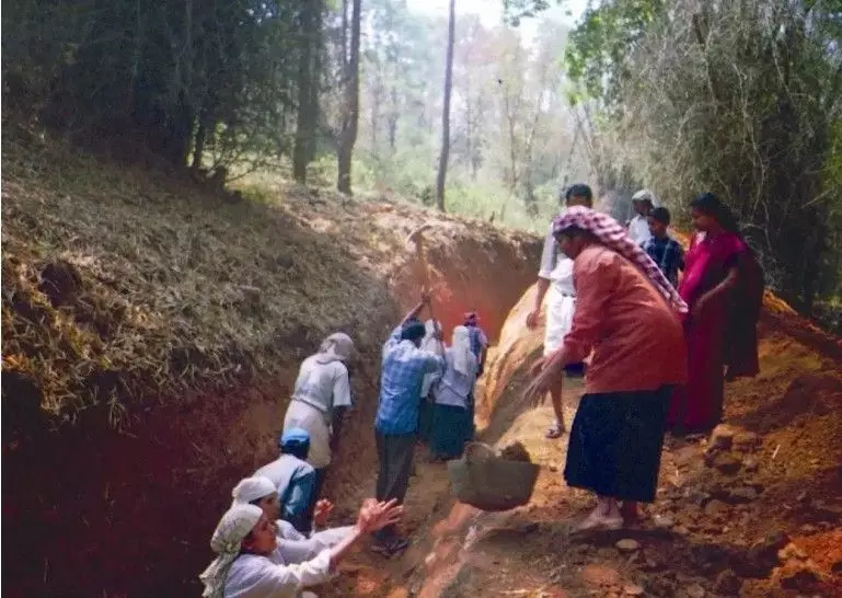मनरेगा पर केंद्र ने SC की भी नहीं मानी, पश्चिम बंगाल में रोक जारी, 70 लाख मज़दूरों पर असर मनरेगा पर केंद्र ने SC की भी नहीं मानी, पश्चिम बंगाल में रोक जारी, 70 लाख मज़दूरों पर असर