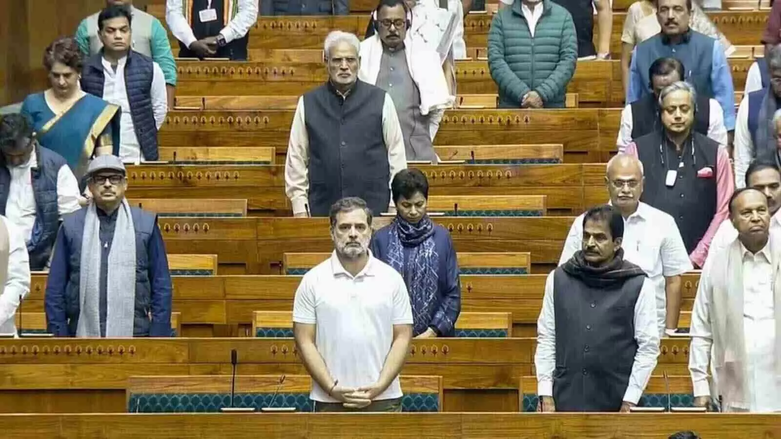 वॉकआउट, ताने, रुकावटें: संसद का शीतकालीन सत्र हंगामे के साथ शुरू