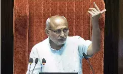 Parliament Session Live : शीतकालीन सत्र के दूसरे दिन भी हंगामा, चुनाव सुधारों पर चर्चा की विपक्ष की मांग