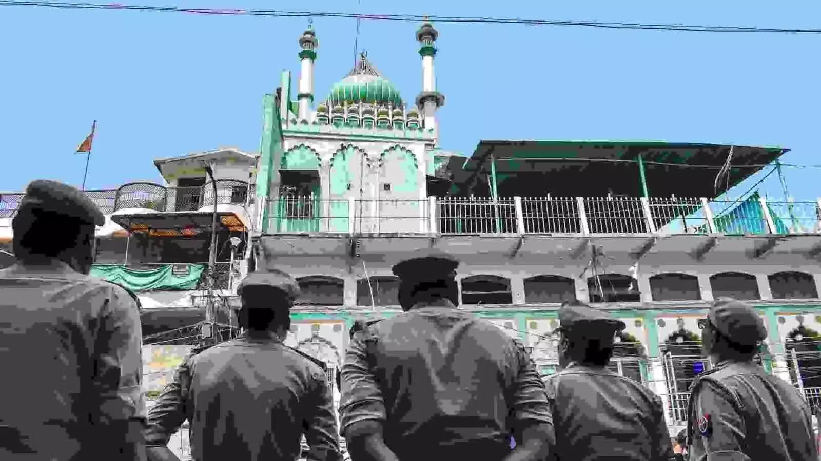 BJP के दबाव और मुस्लिम नाराजगी के बीच फंसी TMC, वक्फ डेटा पर बढ़ा सियासी तूफान BJP के दबाव और मुस्लिम नाराजगी के बीच फंसी TMC, वक्फ डेटा पर बढ़ा सियासी तूफान