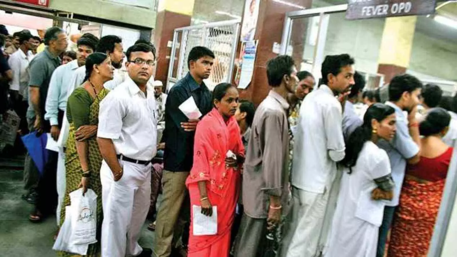 देश में डॉक्टरों की भारी कमी: संसद में खुलासा, 811 लोगों पर महज 1 डॉक्टर देश में डॉक्टरों की भारी कमी: संसद में खुलासा, 811 लोगों पर महज 1 डॉक्टर