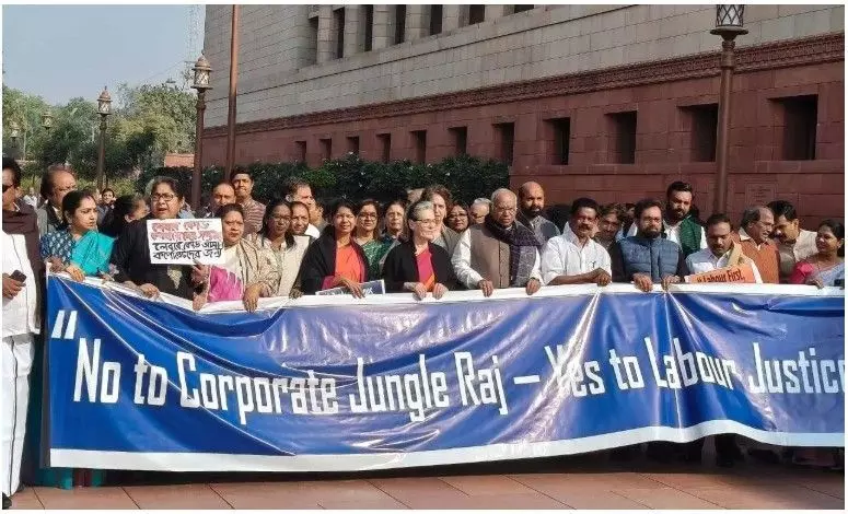 शीतकालीन सत्र का तीसरा दिन : संचार साथी ऐप से जासूसी असंभव, केंद्रीय मंत्री सिंधिया का लोकसभा में बयान शीतकालीन सत्र का तीसरा दिन : संचार साथी ऐप से जासूसी असंभव, केंद्रीय मंत्री सिंधिया का लोकसभा में बयान