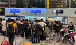 IndiGo chaos: इंडिगो की 300 से अधिक फ्लाइट्स रद्द, देशभर के एयरपोर्ट्स पर अफरा-तफरी जारी