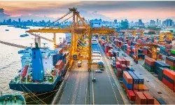 रुपया केवल गिर नहीं रहा, वह निर्यात को बढ़ावा देने का बोझ भी उठा रहा है