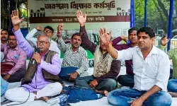 यूपी में जानलेवा होता जा रहा है SIR, काम के बोझ के बीच एक और BLO की मौत