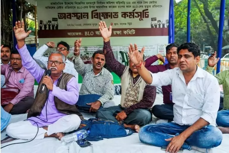 यूपी में जानलेवा होता जा रहा है SIR, काम के बोझ के बीच एक और BLO की मौत