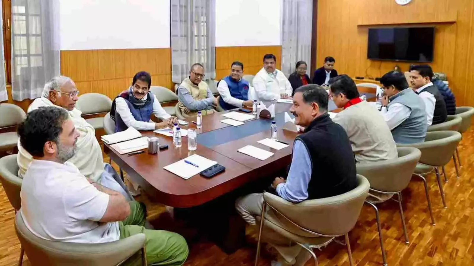 कांग्रेस ने असम चुनावों की तैयारी शुरू की, बीजेपी के दशक भर के राज को समाप्त करने का लक्ष्य कांग्रेस ने असम चुनावों की तैयारी शुरू की, बीजेपी के दशक भर के राज को समाप्त करने का लक्ष्य