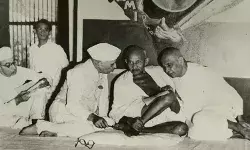 अयोध्या इतिहास पर राजनाथ का नया दावा, नेहरू-पटेल भूमिका को तोड़-मरोड़ कर पेश किया