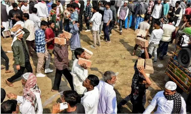 हुमायूं कबीर की बाबरी मस्जिद योजना मुस्लिमों के मुश्किल-से हासिल संयम को उलट सकती है हुमायूं कबीर की बाबरी मस्जिद योजना मुस्लिमों के मुश्किल-से हासिल संयम को उलट सकती है