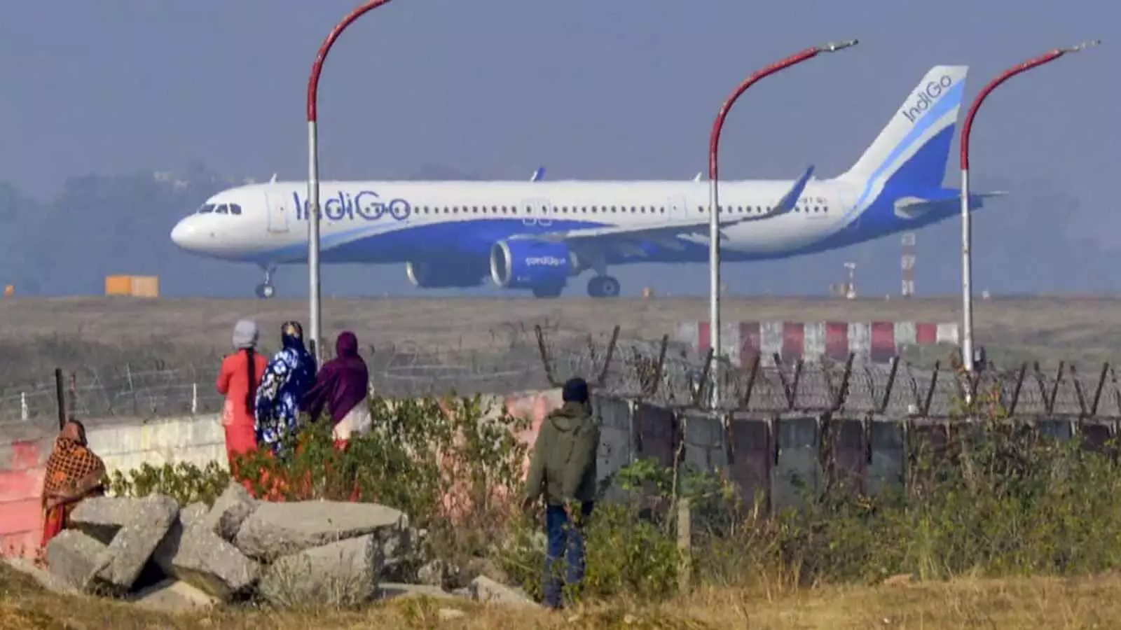 डीजीसीए का इंडिगो 5 परसेंट फ्लीट कट आदेश: यात्रियों और उड़ानों पर क्या रहेगा असर ? डीजीसीए का इंडिगो 5 परसेंट फ्लीट कट आदेश: यात्रियों और उड़ानों पर क्या रहेगा असर ?