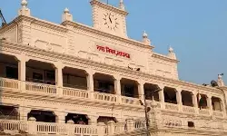 यूपी में सफ़ाई कर्मचारी, असम का आधार कार्ड ! नागरिकता पहचान के लिए दस्तावेज़ की जाँच शुरू होते ही ग़ायब हो गए लखनऊ नगर निगम के कर्मचारी