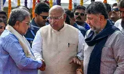 सिद्धारमैया-डीकेएस की लड़ाई ने कर्नाटक सरकार को हाशिये पर ला दिया है; क्या कांग्रेस ने कुछ नहीं सीखा?