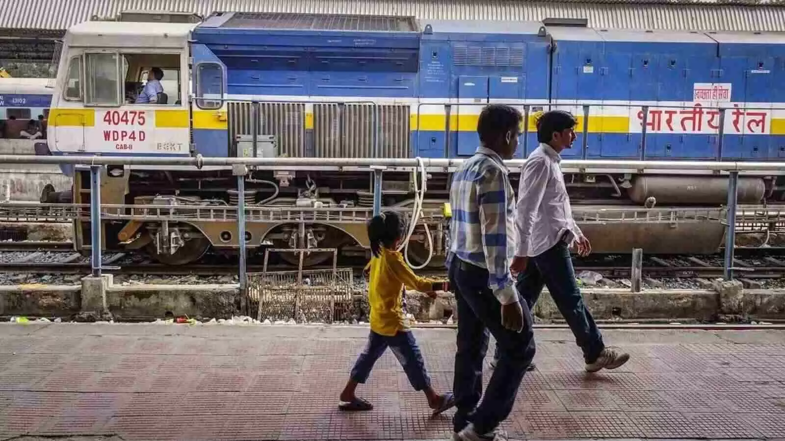 सुरक्षा खतरे में: लोको पायलटों की चेतावनी, थकान से लग सकता है ब्रेकडाउन सुरक्षा खतरे में: लोको पायलटों की चेतावनी, थकान से लग सकता है ब्रेकडाउन