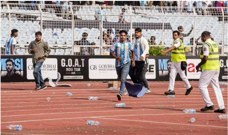 कोलकाता में मेसी के कार्यक्रम में बवाल पर सीएम ममता बनर्जी ने मांगी माफी, जांच के आदेश दिए कोलकाता में मेसी के कार्यक्रम में बवाल पर सीएम ममता बनर्जी ने मांगी माफी, जांच के आदेश दिए