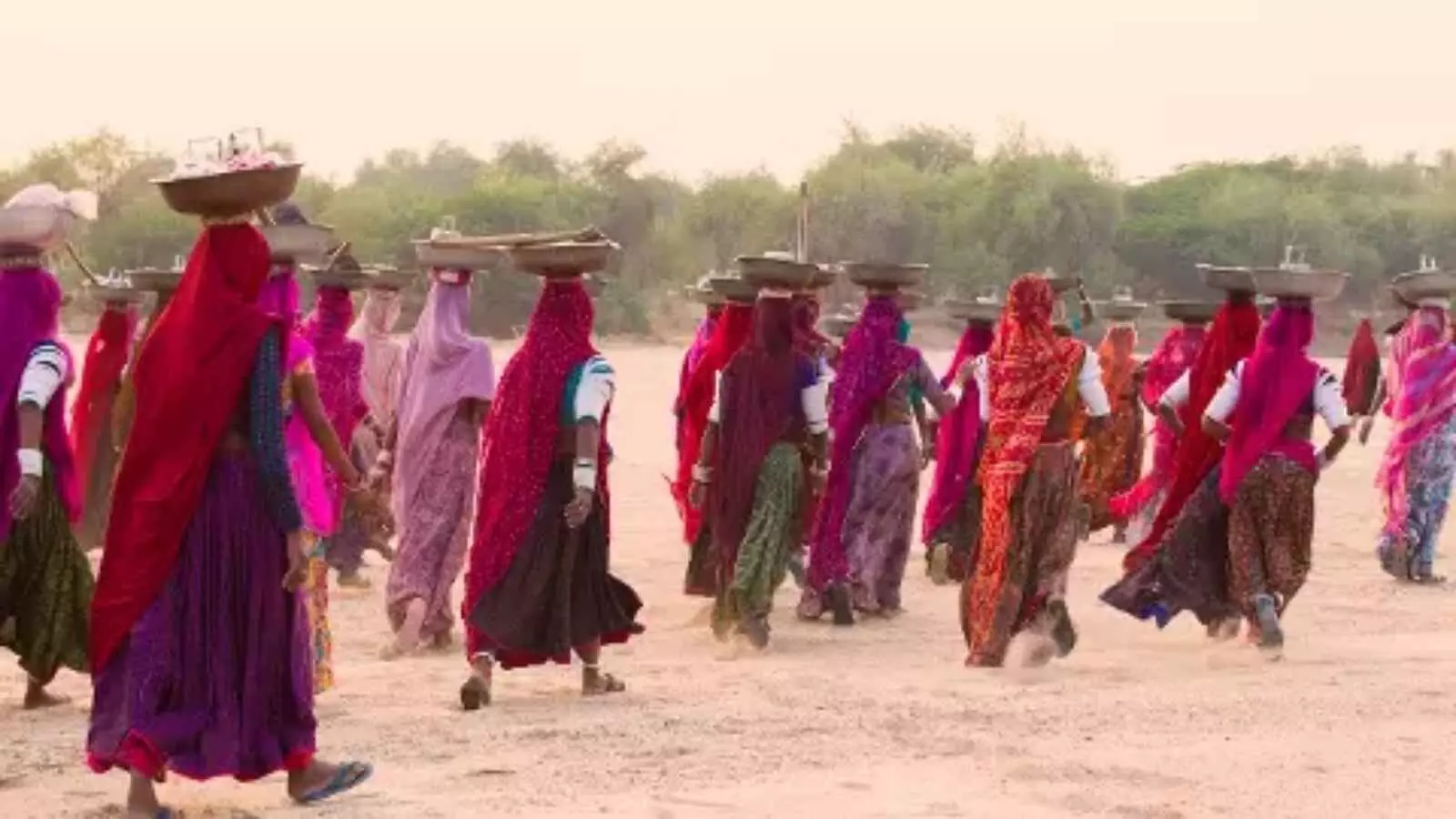 MGNREGA से महात्मा गांधी को हटाने पर राजनीति में क्यों भड़का है तूफान ? MGNREGA से महात्मा गांधी को हटाने पर राजनीति में क्यों भड़का है तूफान ?