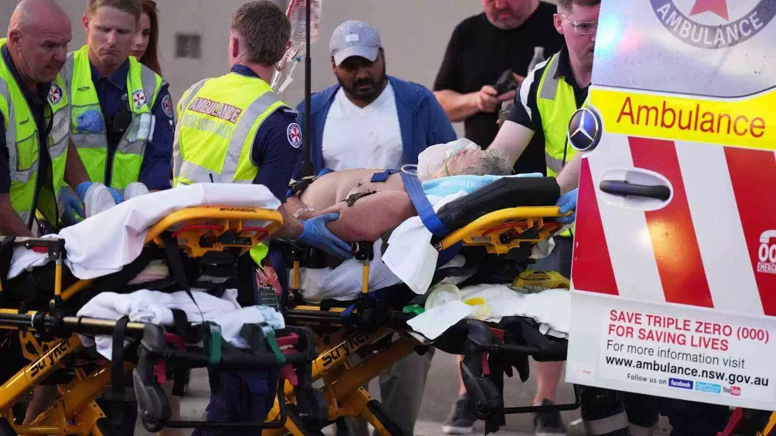 बॉन्डी बीच फायरिंग: संदिग्ध की कार से IED बरामद, जांच तेज बॉन्डी बीच फायरिंग: संदिग्ध की कार से IED बरामद, जांच तेज