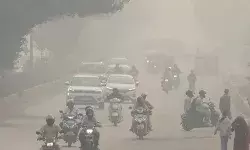 दिल्ली की जहरीली हवा और दिमाग पर खतरा: बढ़ता AQI बना मानसिक संकट