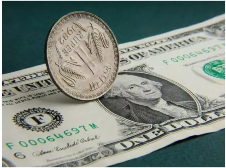 90.58 रुपये का हुआ एक डॉलर, अब तक के सबसे निचले लेवल पर पहुंची भारतीय मुद्रा 90.58 रुपये का हुआ एक डॉलर, अब तक के सबसे निचले लेवल पर पहुंची भारतीय मुद्रा