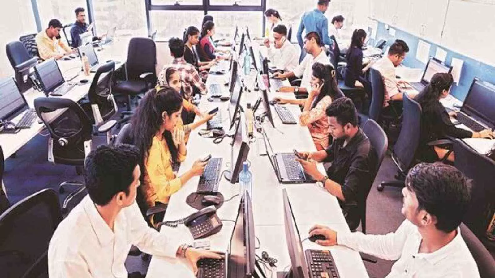 सप्ताह में चार दिन काम का फॉर्मूला: श्रम मंत्रालय ने बताई पूरी तस्वीर सप्ताह में चार दिन काम का फॉर्मूला: श्रम मंत्रालय ने बताई पूरी तस्वीर