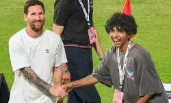 भारत में क्रिकेट प्रेमियों में मेसी की दीवानगी क्या दर्शाती है?