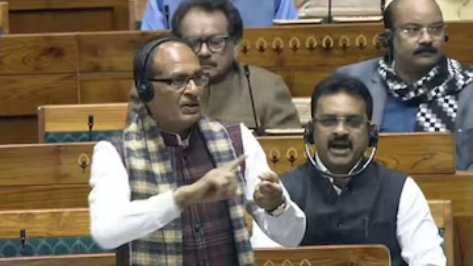 VB-G RAM G बिल लोकसभा में हुआ पास, केंद्र और कांग्रेस में तीखा टकराव VB-G RAM G बिल लोकसभा में हुआ पास, केंद्र और कांग्रेस में तीखा टकराव