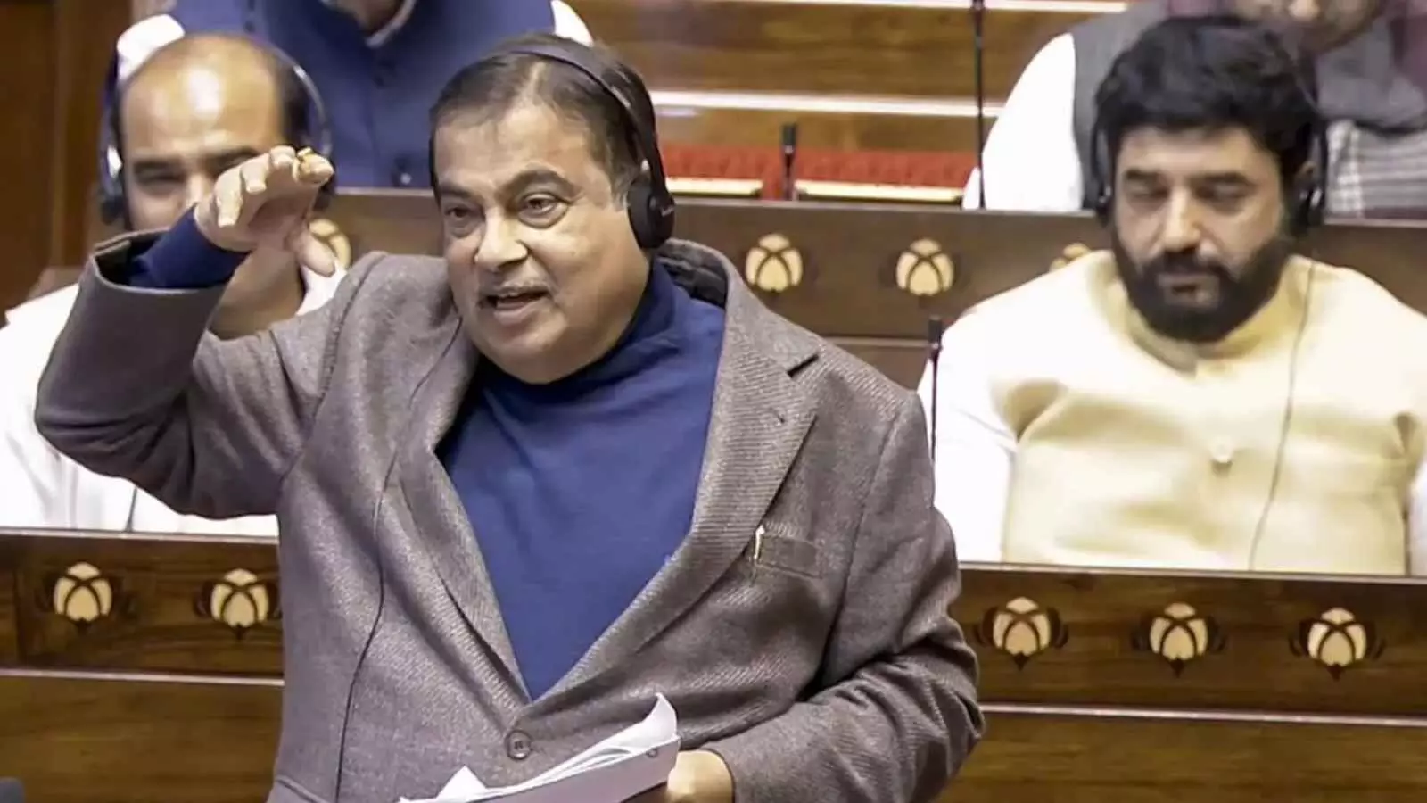 गडकरी का बड़ा ऐलान: टोल प्लाजा होंगे खत्म, बिना रुके कटेगा टोल गडकरी का बड़ा ऐलान: टोल प्लाजा होंगे खत्म, बिना रुके कटेगा टोल