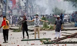 बांग्लादेश हिंसा: हादी की मौत के बाद प्रदर्शन और तोड़फोड़, यूनुस सरकार को अल्टीमेटम