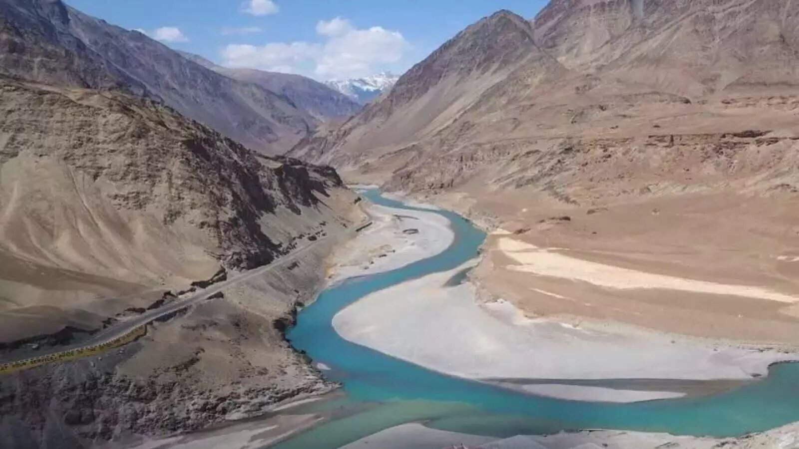 हिमालय की रक्षा में आगे आई RSS, चार धाम हाईवे प्रोजेक्ट पर उठे सवाल हिमालय की रक्षा में आगे आई RSS, चार धाम हाईवे प्रोजेक्ट पर उठे सवाल