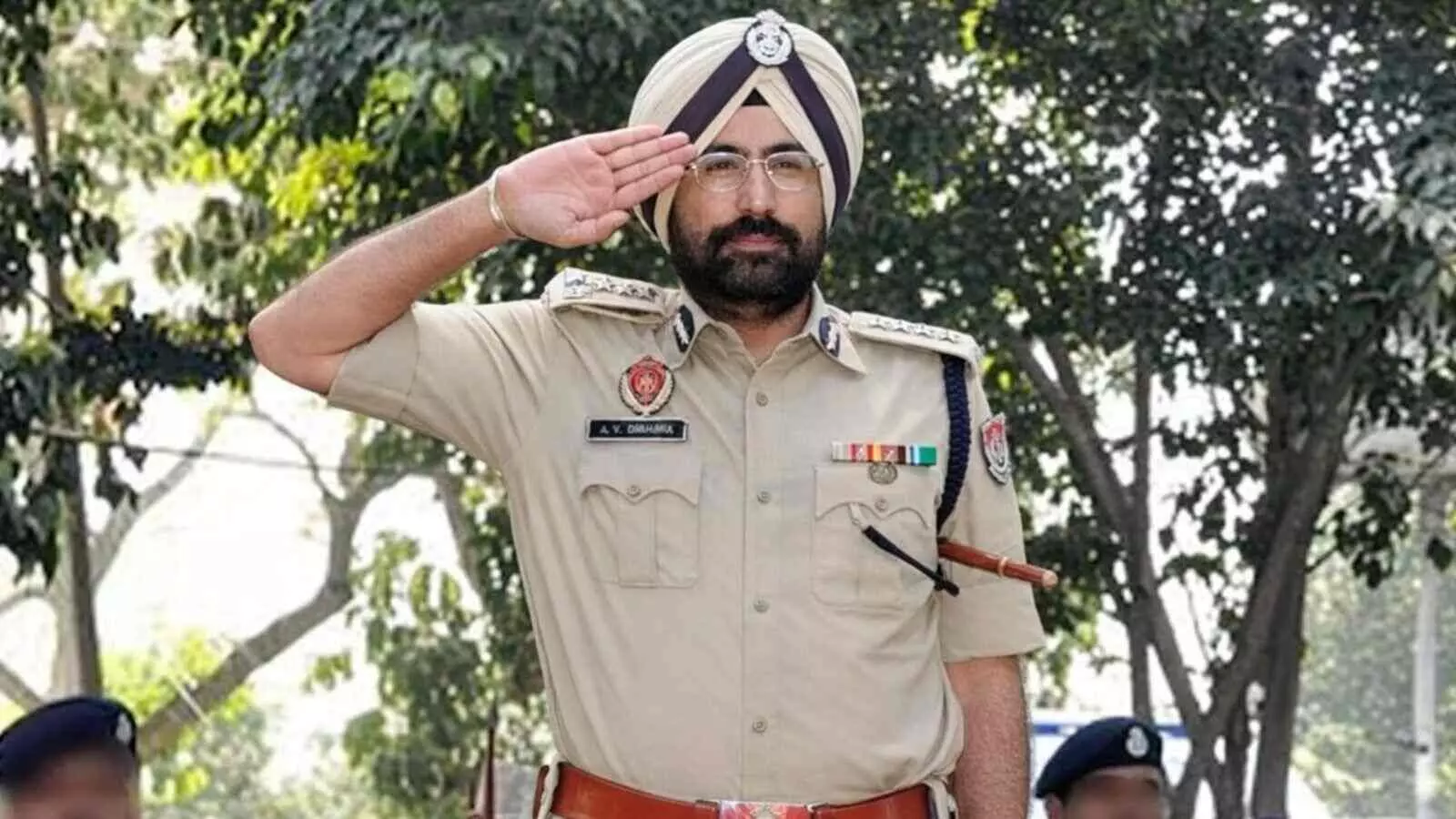 पूर्व IPS अधिकारी ने खुद को मारी गोली, 8 करोड़ की साइबर ठगी बनी वजह! पूर्व IPS अधिकारी ने खुद को मारी गोली, 8 करोड़ की साइबर ठगी बनी वजह!