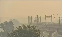 दिल्ली की हवा की क्वालिटी में मामूली सुधार, लेकिन ‘बहुत खराब’ श्रेणी में बरकरार
