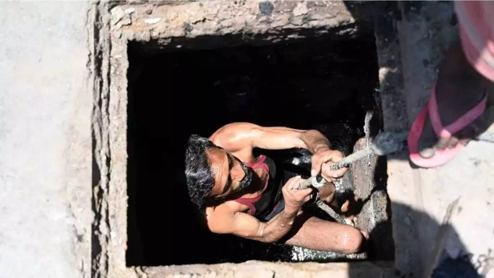 ज़िंदा रहने की जंग: भारत के अधिकार आयोग क्यों हाशिये पर जा रहे हैं? ज़िंदा रहने की जंग: भारत के अधिकार आयोग क्यों हाशिये पर जा रहे हैं?