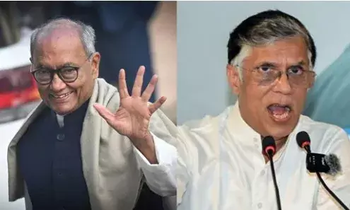 RSS की तारीफ कर कांग्रेस में ही घिर गए दिग्विजय सिंह, पार्टी ने गांधी-गोडसे का फर्क याद दिलाया