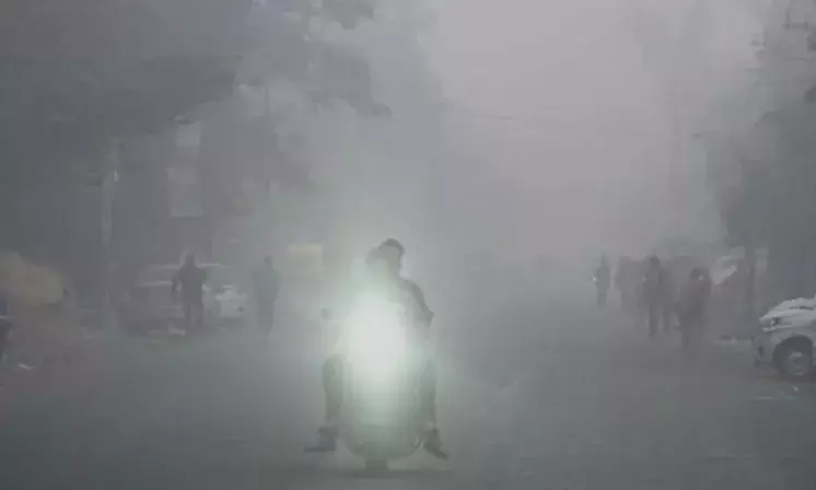 भीषण शीतलहर के साथ घना कोहरा… यूपी में 12वीं तक के सभी स्कूल 1 जनवरी तक बंद