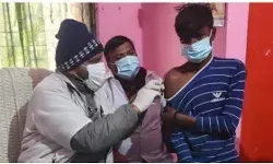 रायता खाने के बाद एंटी-रैबीज टीका क्यों लगवा रहे हैं यूपी के इस गांव के लोग?