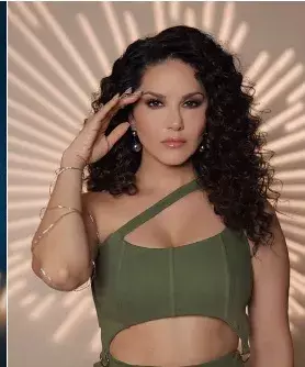 मथुरा में नए साल पर सनी लियोनी का डीजे प्रोग्राम रद्द, साधु-संतों और हिंदूवादी संगठनों ने किया था विरोध