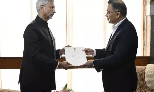 बांग्लादेश से तनावपूर्ण संबंधों के बीच ढाका गए एस. जयशंकर, खालिदा जिया के बेटे रहमान से मिले