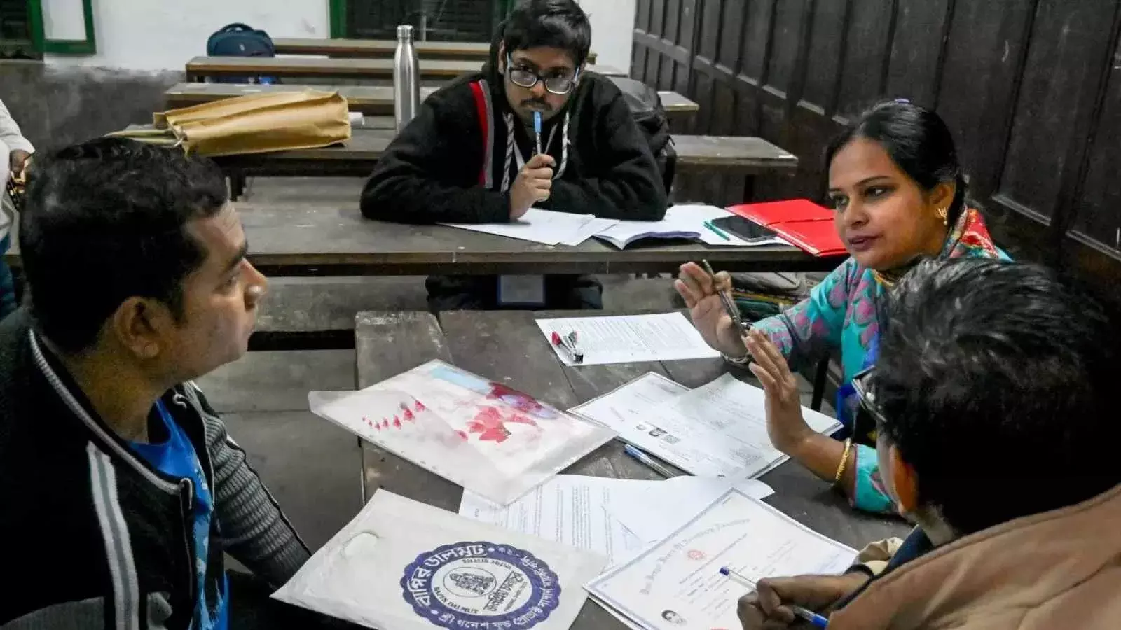 TMC और EC में SIR विवाद, बूथ एजेंट्स को रोकने पर बढ़ा तनाव