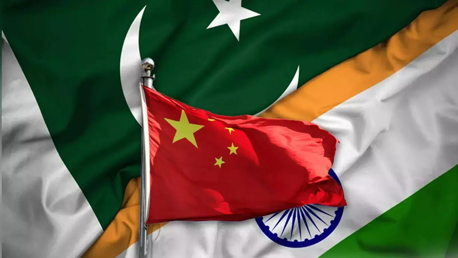 भारत–पाकिस्तान विवाद किसने किया खत्म? दुनिया क्यों लेना चाहती है इसका श्रेय?