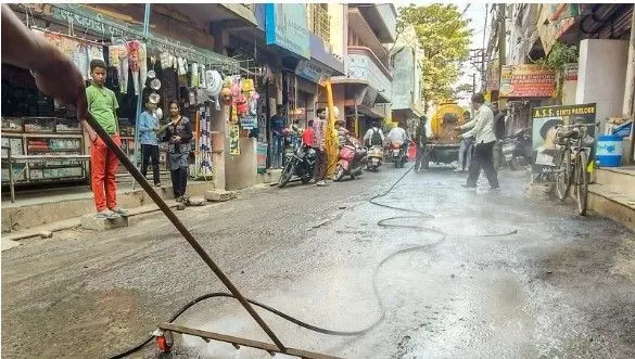 इंदौर त्रासदी पर हाईकोर्ट सख्त, साफ पानी भेजने के निर्देश,कहा- इंदौर की खूबसूरती बनाए रखें इंदौर त्रासदी पर हाईकोर्ट सख्त, साफ पानी भेजने के निर्देश,कहा- इंदौर की खूबसूरती बनाए रखें