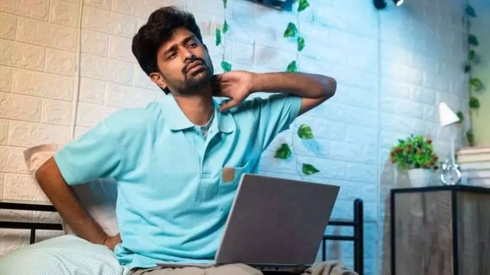 नई श्रम संहिता और ड्राफ्ट नियम: कामगारों के अधिकार पर संकट, अर्थव्यवस्था को भी नुकसान नई श्रम संहिता और ड्राफ्ट नियम: कामगारों के अधिकार पर संकट, अर्थव्यवस्था को भी नुकसान