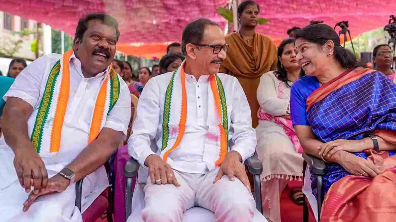 TVK की तरफ झुकाव, तमिलनाडु में कांग्रेस के लिए पड़ सकता है भारी TVK की तरफ झुकाव, तमिलनाडु में कांग्रेस के लिए पड़ सकता है भारी