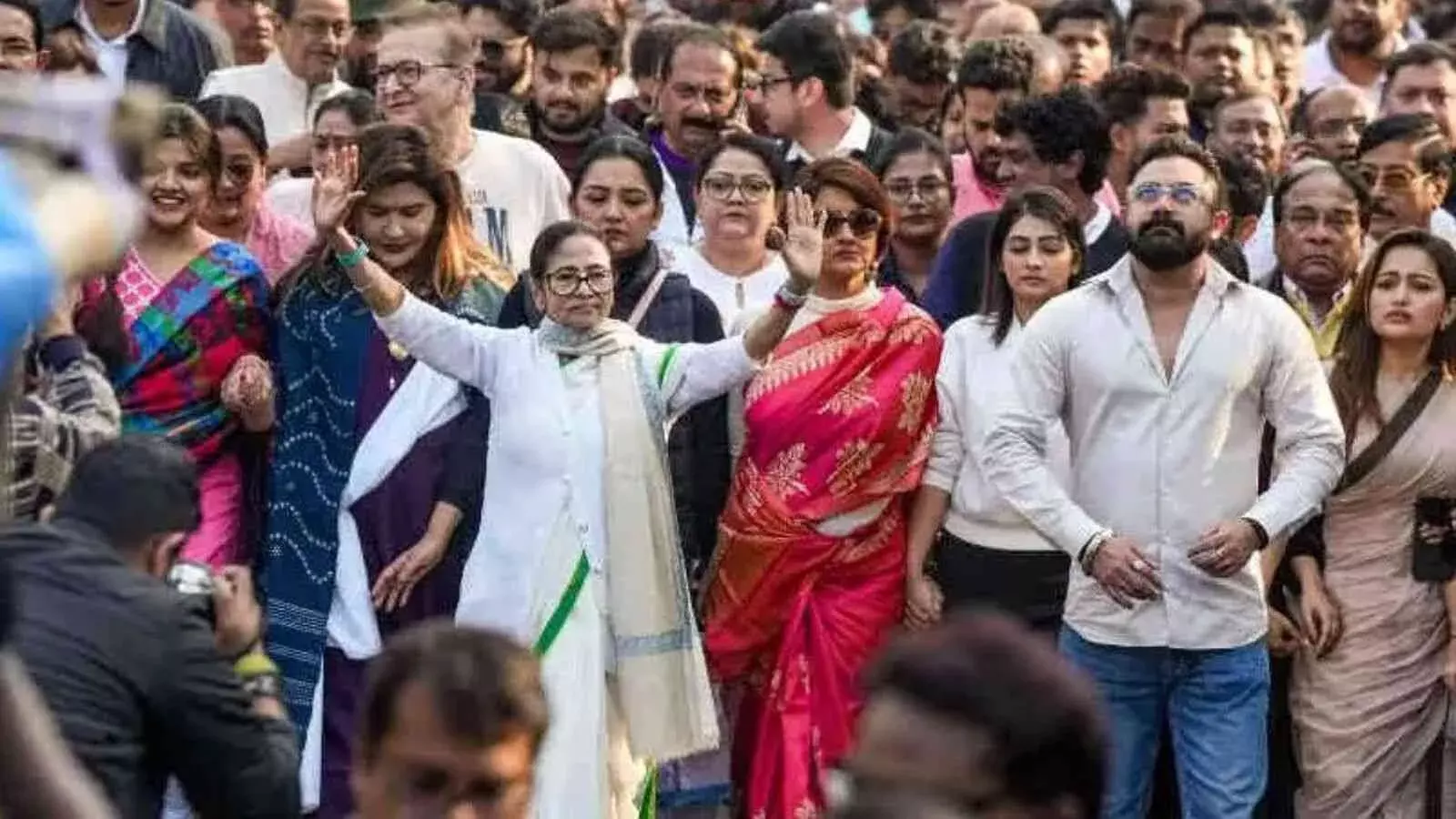 पश्चिम बंगाल में सियासी टकराव: ममता बनर्जी, I-PAC और ED के बीच डेटा और सत्ता की जंग