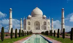 ताजमहल में शाहजहाँ के उर्स के आयोजन पर विवाद बढ़ा, प्रशासन अलर्ट