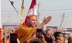 मौनी अमावस्या पर प्रयागराज संगम में भारी हंगामा, शंकराचार्य का रथ रोकने पर समर्थकों-पुलिस में नोकझोंक