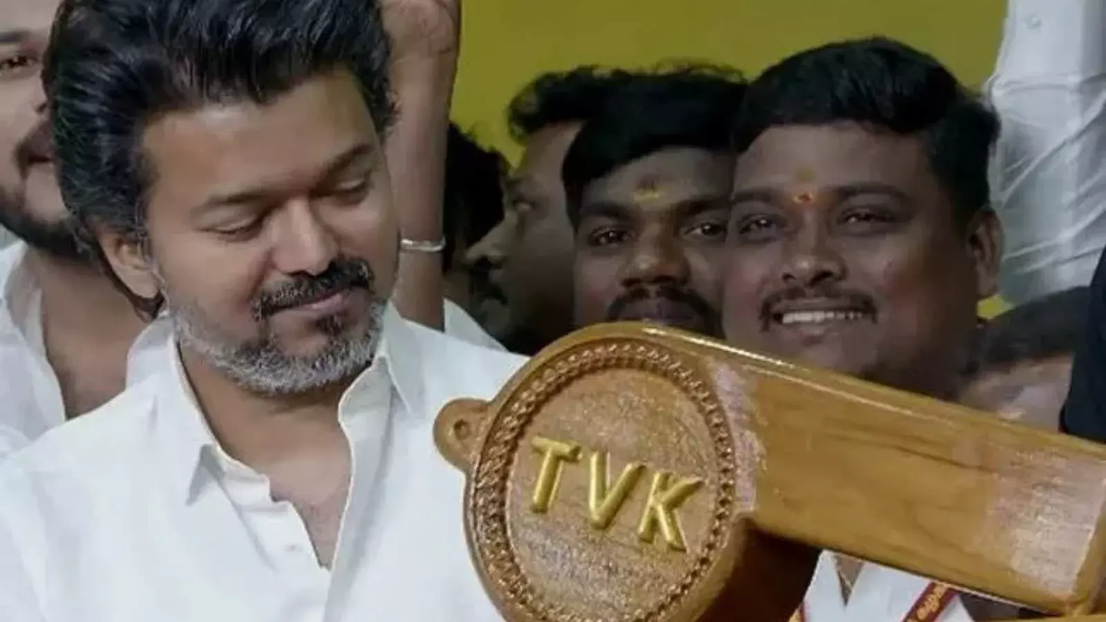 विजय का चुनावी शंखनाद: 2026 के लिए व्हिसल सिंबल लॉन्च