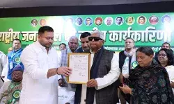 RJD में बवाल: तेजस्वी बने कार्यकारी अध्यक्ष, रोहिणी ने फोड़ा कटाक्ष बम