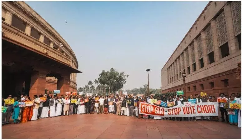 बजट सत्र के हंगामेदार रहने के आसार, विपक्ष की सरकार पर MGNREGA और SIR को लेकर दबाव बढ़ाने की रणनीति बजट सत्र के हंगामेदार रहने के आसार, विपक्ष की सरकार पर MGNREGA और SIR को लेकर दबाव बढ़ाने की रणनीति