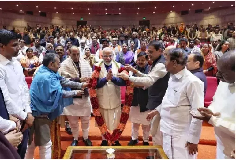 अमेरिका से ट्रेड डील से सरकार गदगद, मोदी ने बताया गेमचेंजर, NDA की बैठक में पीएम का अभिनंदन